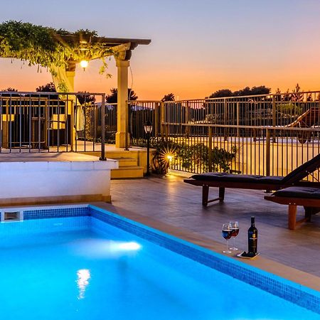 Villa Julia With Heated Pool, Ideal For Large Groups Milna  Luaran gambar