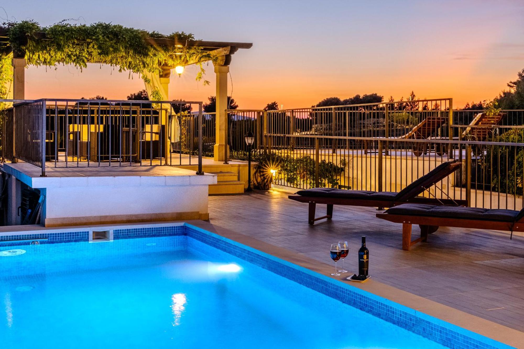 Villa Julia With Heated Pool, Ideal For Large Groups Milna  Luaran gambar